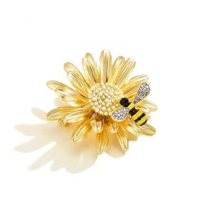 Daisy Bee Animal Rhinestone Brooches Pins Corsage Scarf Clips Safety Pin Women Girls Vintage Clothing Decoration (Color: Pink)